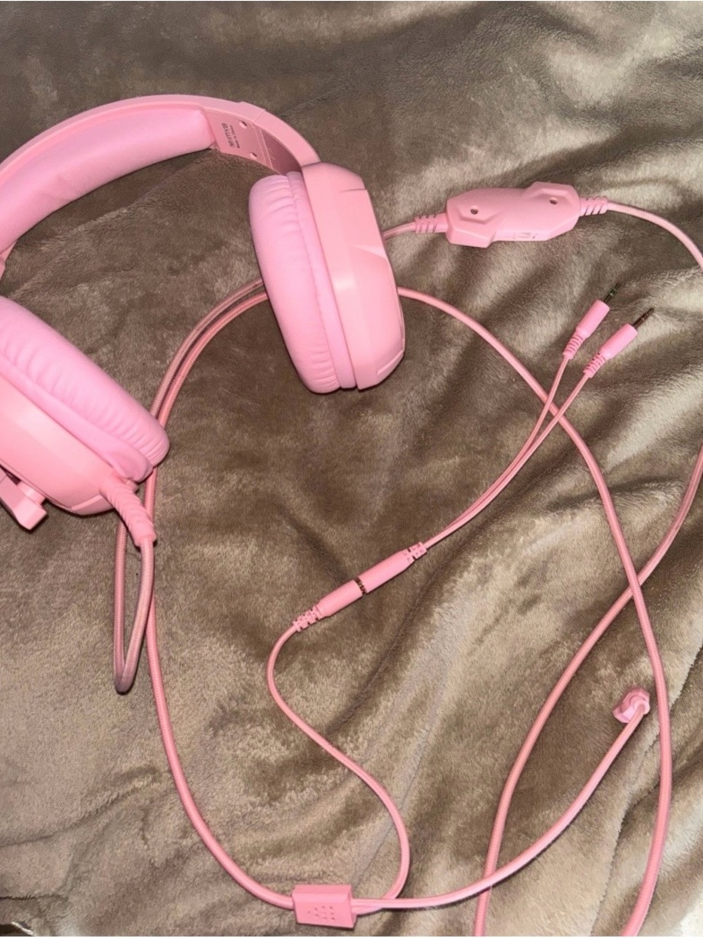 Pink Wired Over-Ear Headphones - Comfortable Stereo Sound